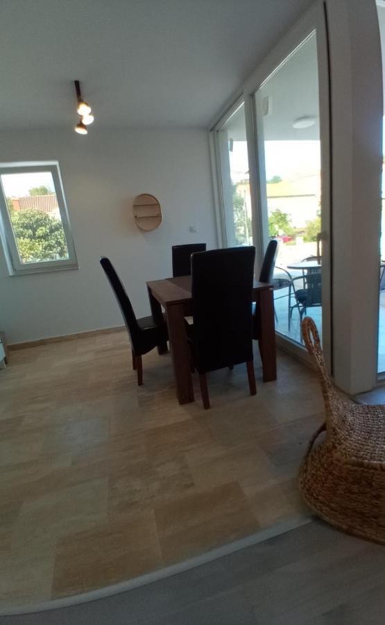 Vila Regina Apartment Paloma With Swimming Pool Jezera Exterior photo